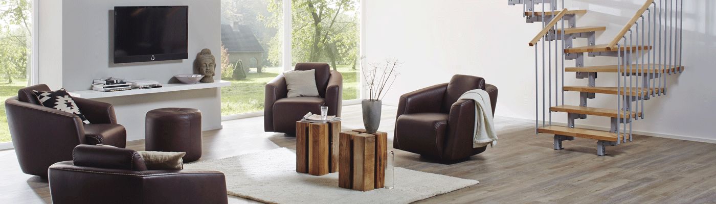 Wohnzimmer mit gestalteten Wänden